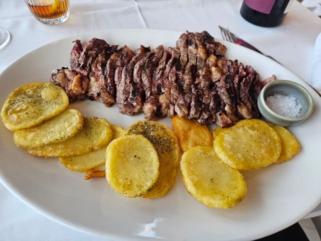 El Tribut Restaurant photo 4