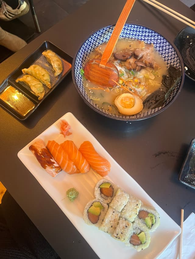 Ziqi ramen y sushi photo 2