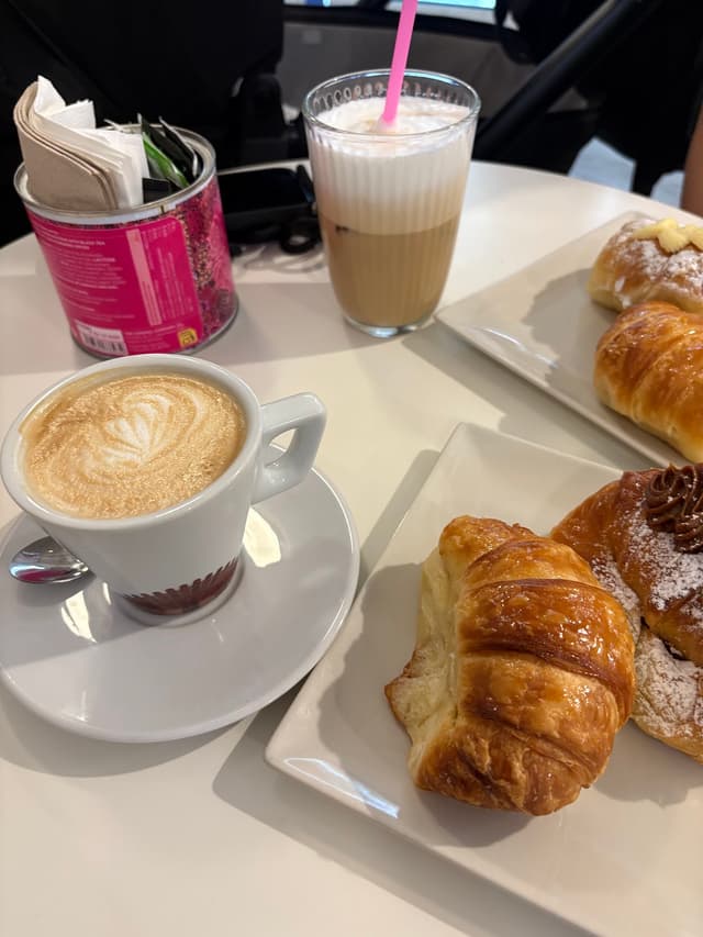 Dulce Maria - medialunas y café de especialidad photo 2