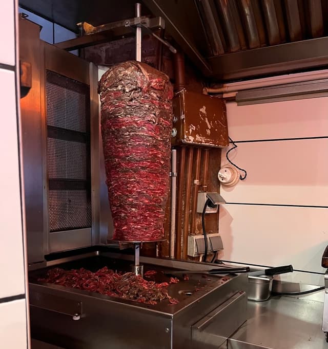 Caliente Caliente Shawarma photo 4