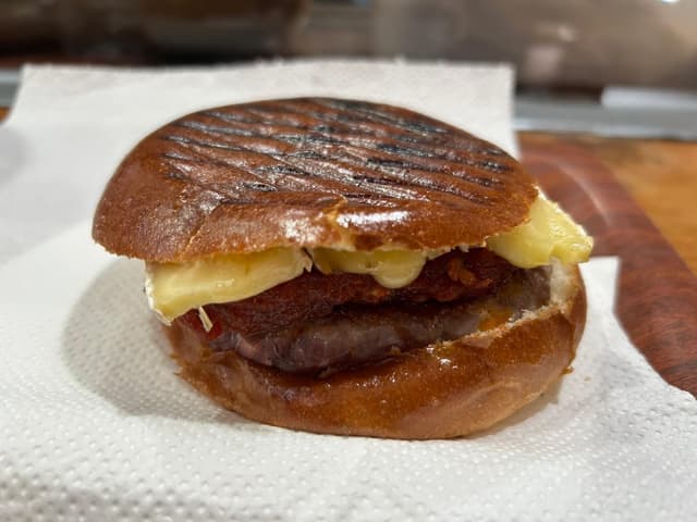 Burger NIU photo 3