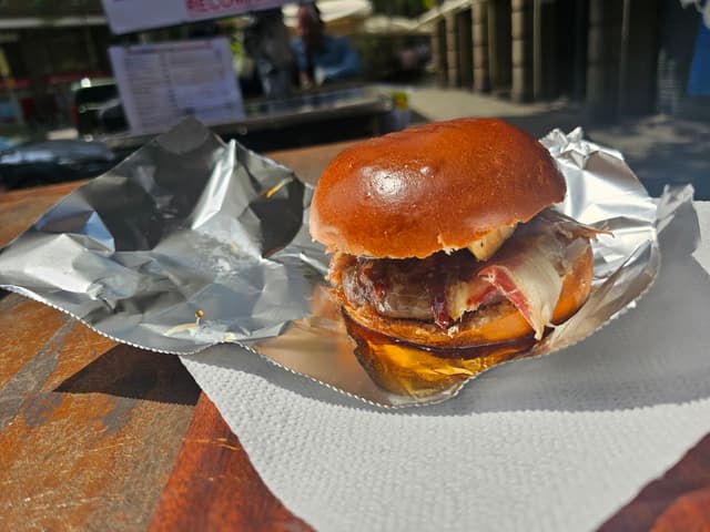 Burger NIU photo 4